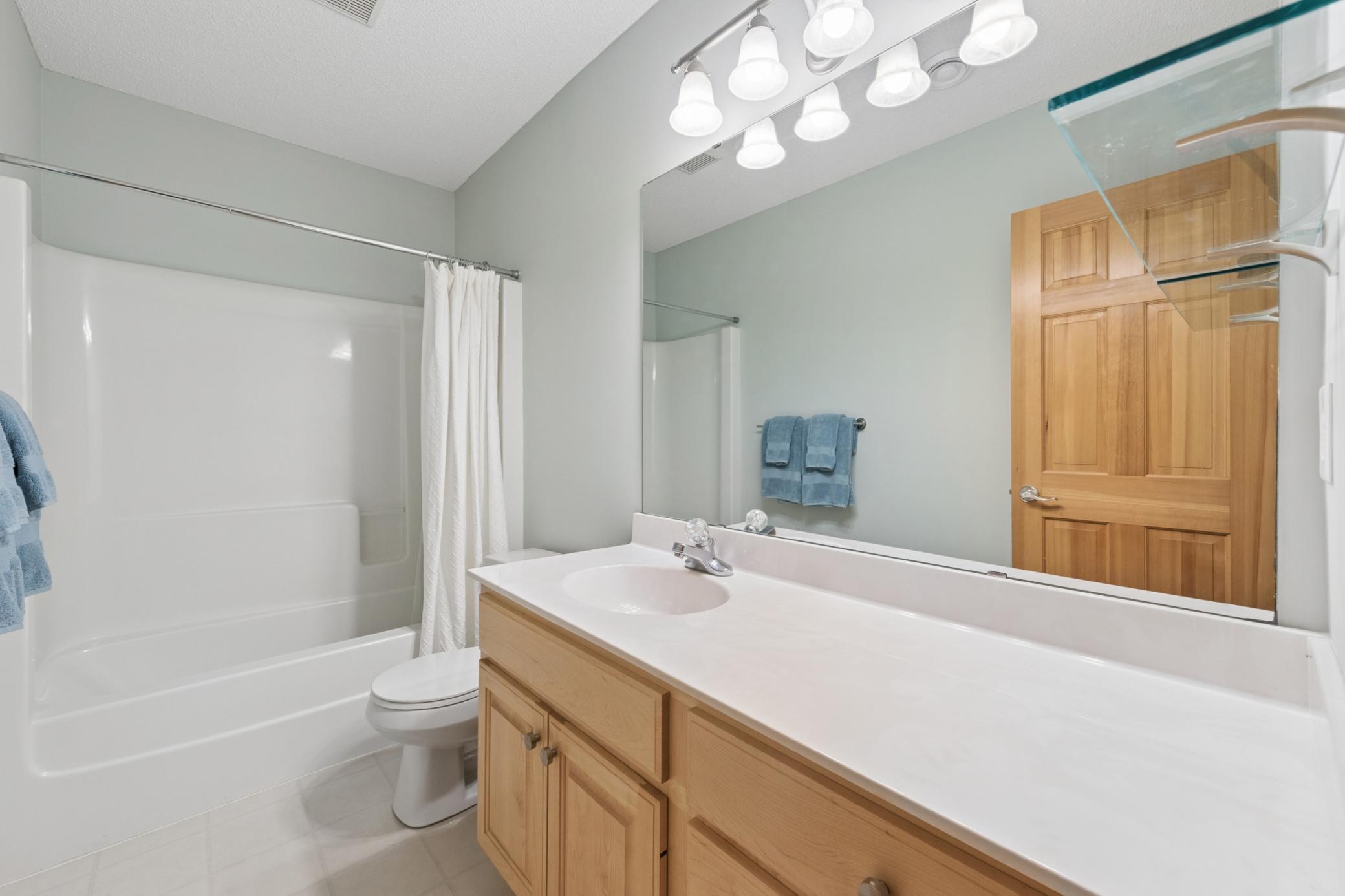 Upper level private full bath