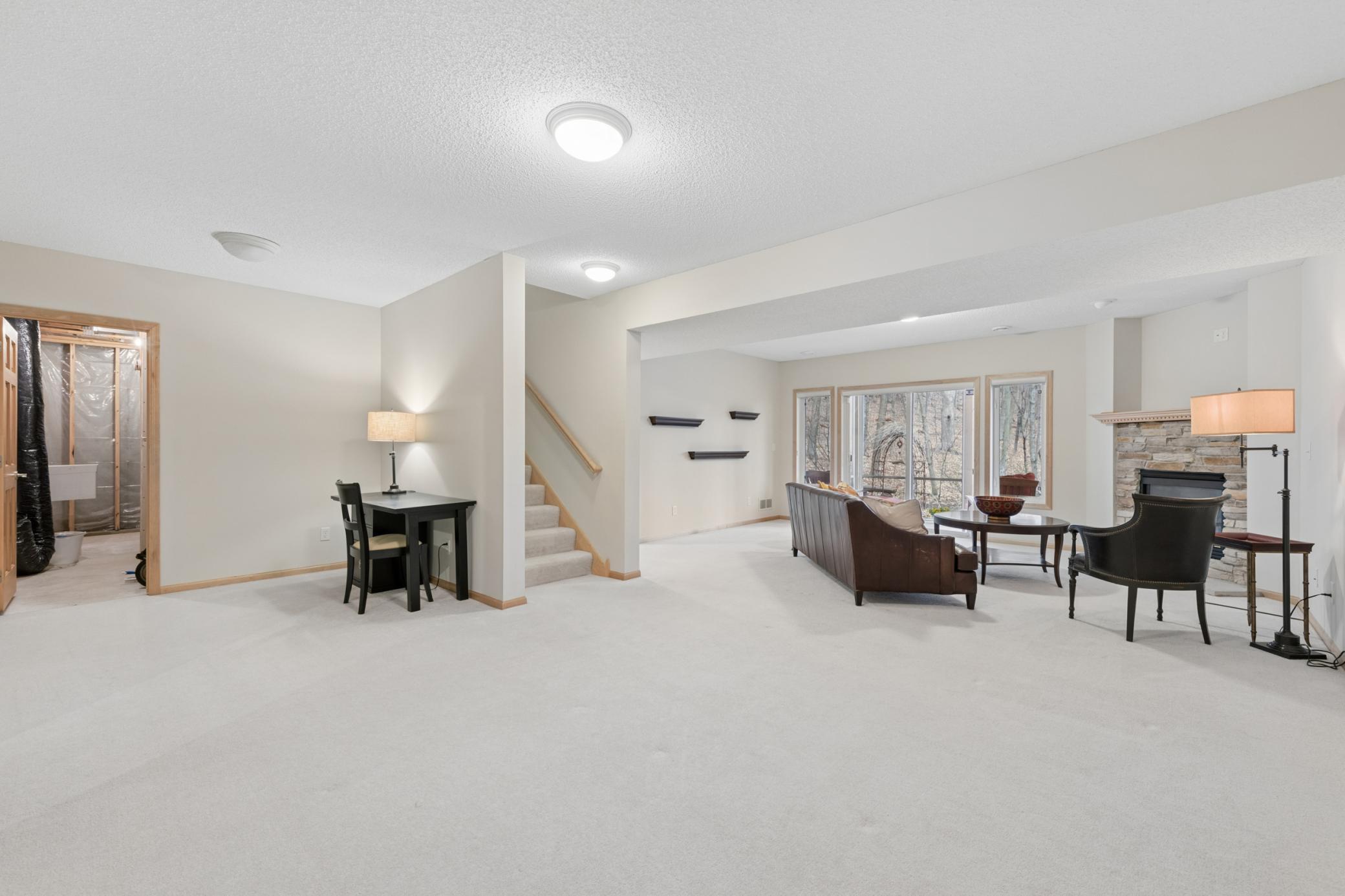 Additional space to the left of stairs. Office? Work out? Hobby?