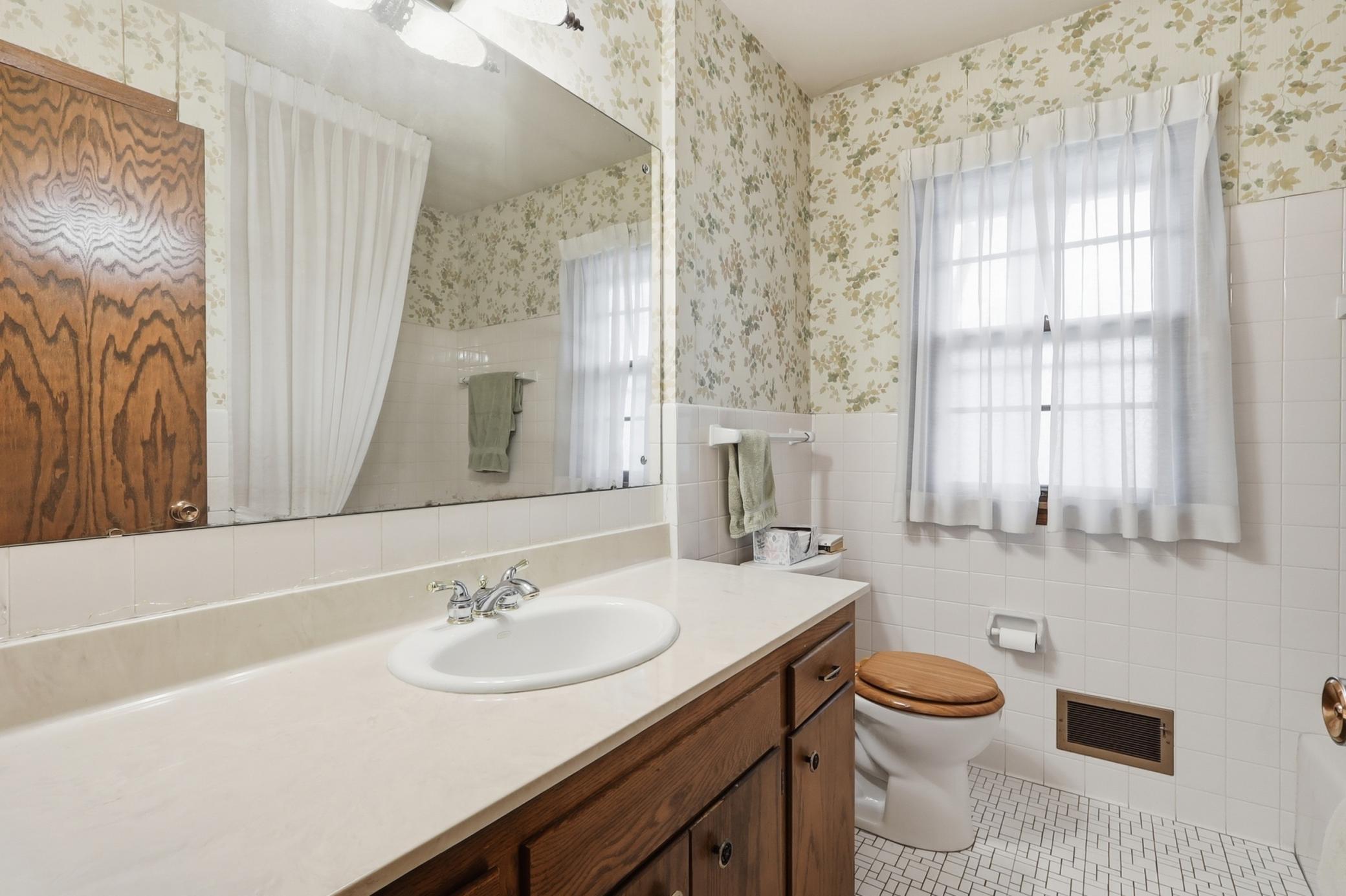 Main Floor Full Bath