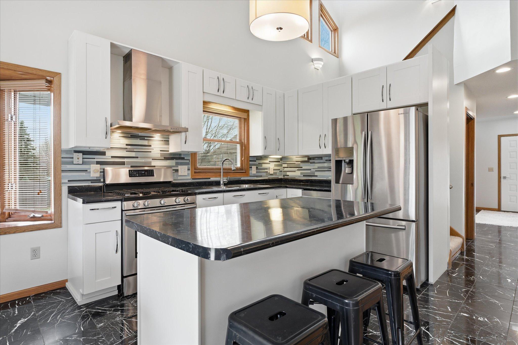 Large Center Island!