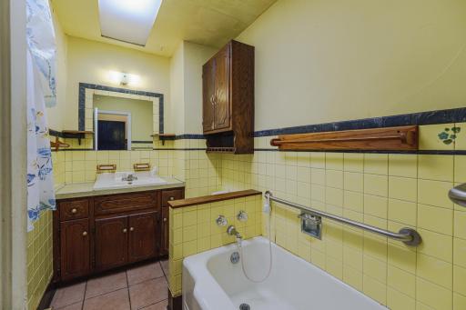 Main Level Bath