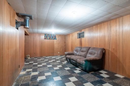 430 8th Avenue NW, Valley City, ND 58072