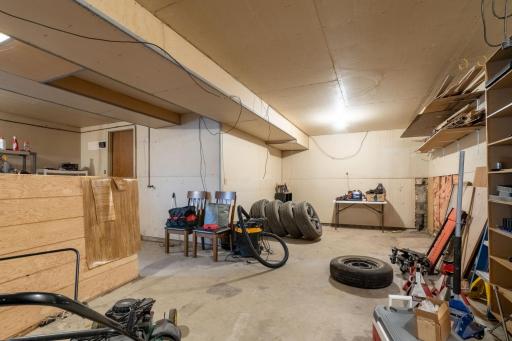 430 8th Avenue NW, Valley City, ND 58072