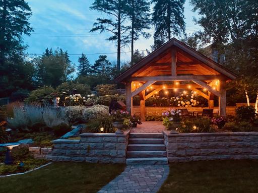 Lovely gazebo to entertain day or night