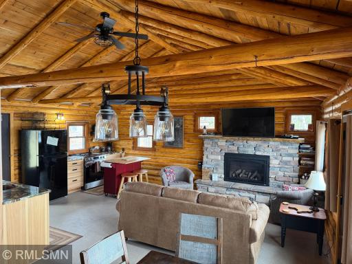 Open & Spacious Living Area