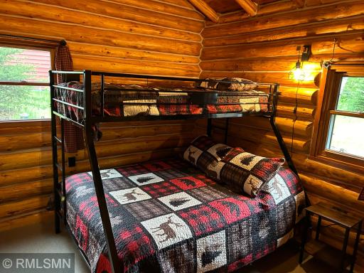 These bunk beds picture a lower queen size bed