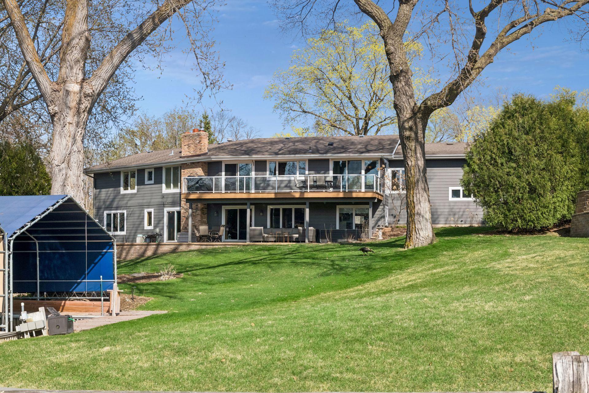 Gently sloped walkout lot