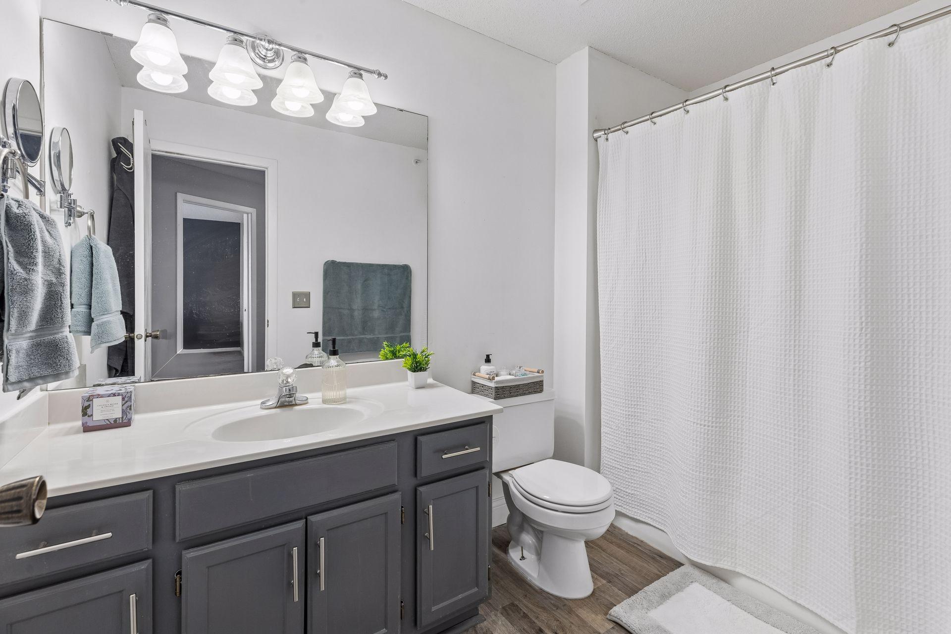 The upper level has a full bath