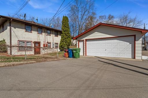 Large Parking Area & Great for outdoor entertaining