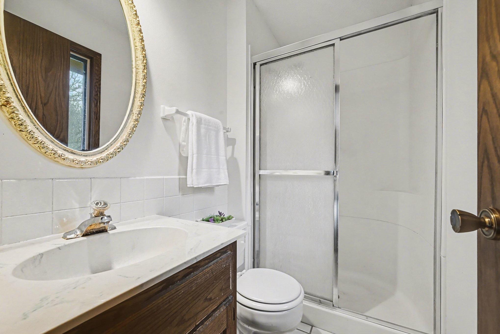 Ensuite 3/4 bathroom