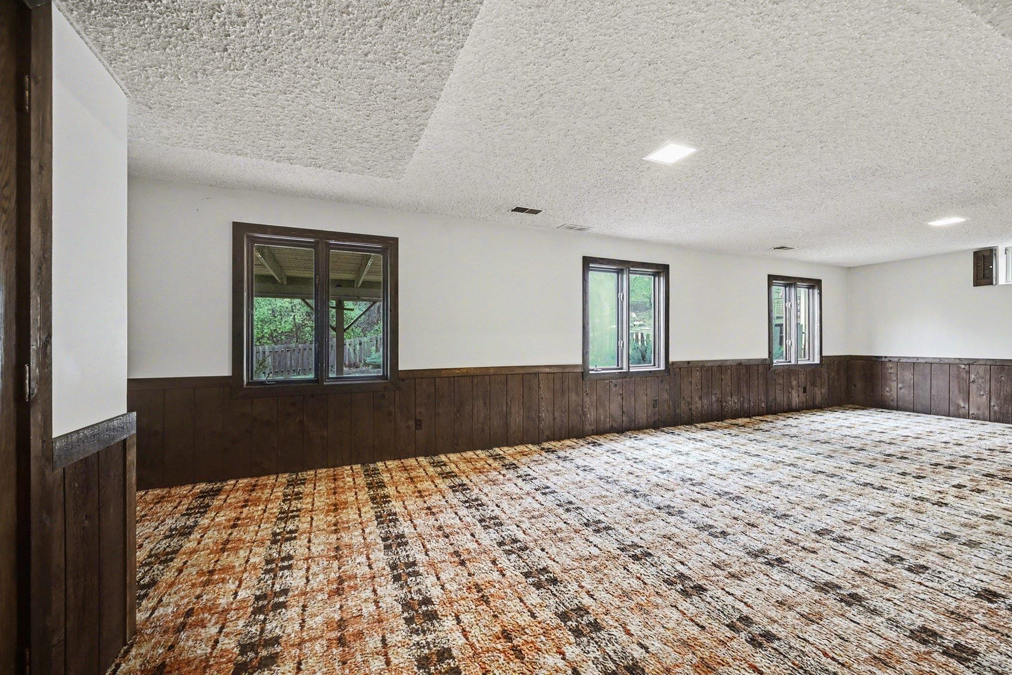 West facing windows for lots of light