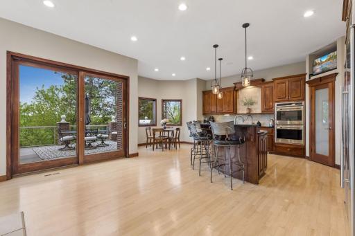 Crafted for both refined entertaining and everyday comfort, the gourmet kitchen is the perfect balance of elegance and practicality.