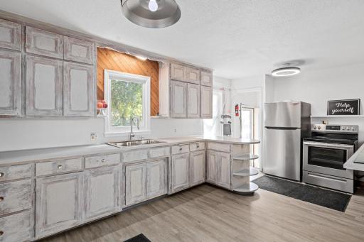 8065 Riverview Terrace NE, Minneapolis, MN 55432