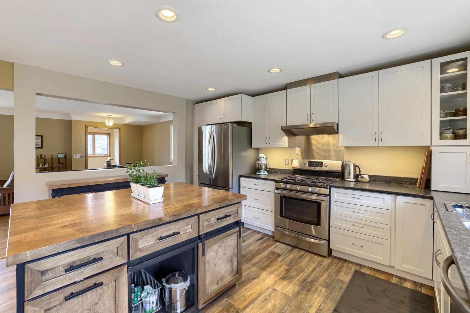Kitchen pic 1