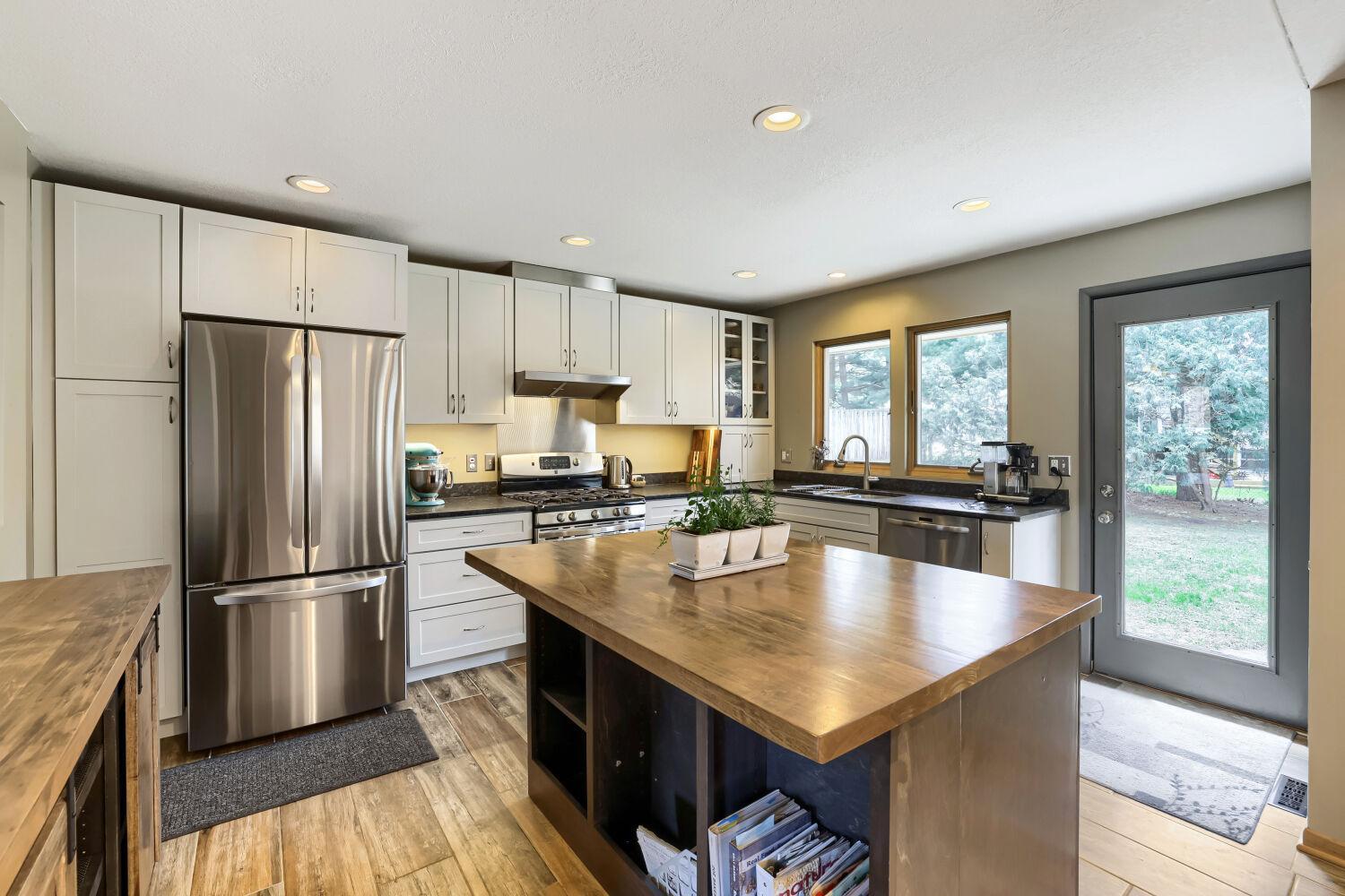 Kitchen pic 2