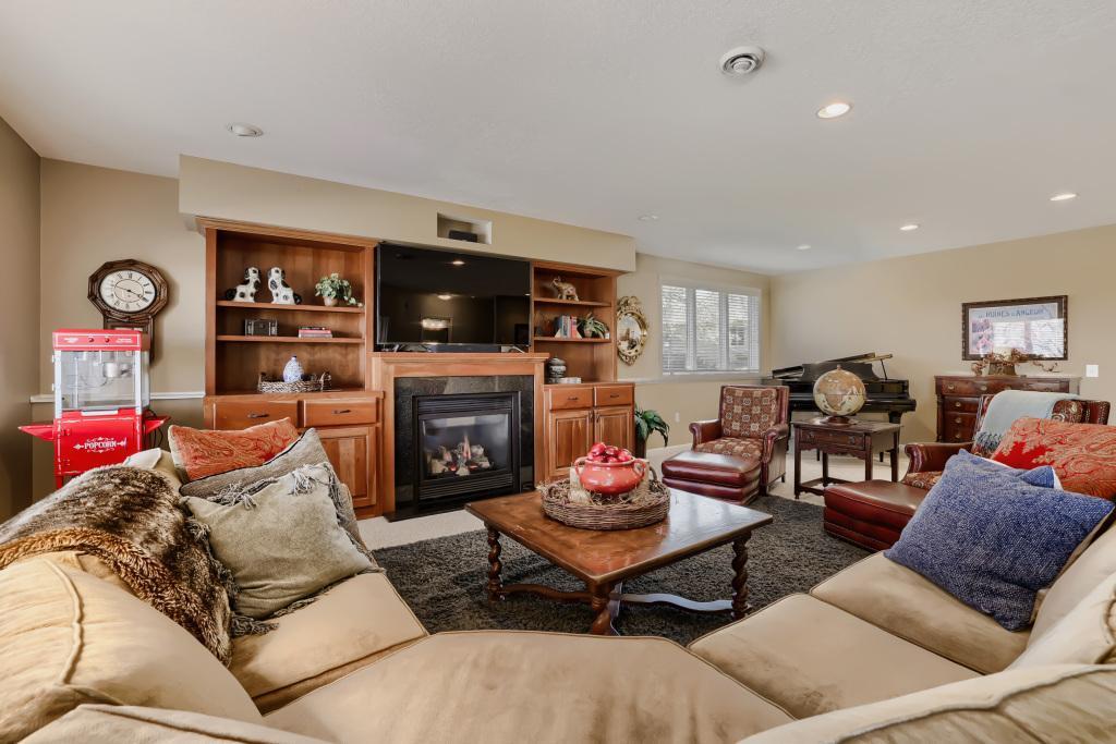 17344 Hanson Ct - MLS Sized - 030 - 30 Family Room.jpg