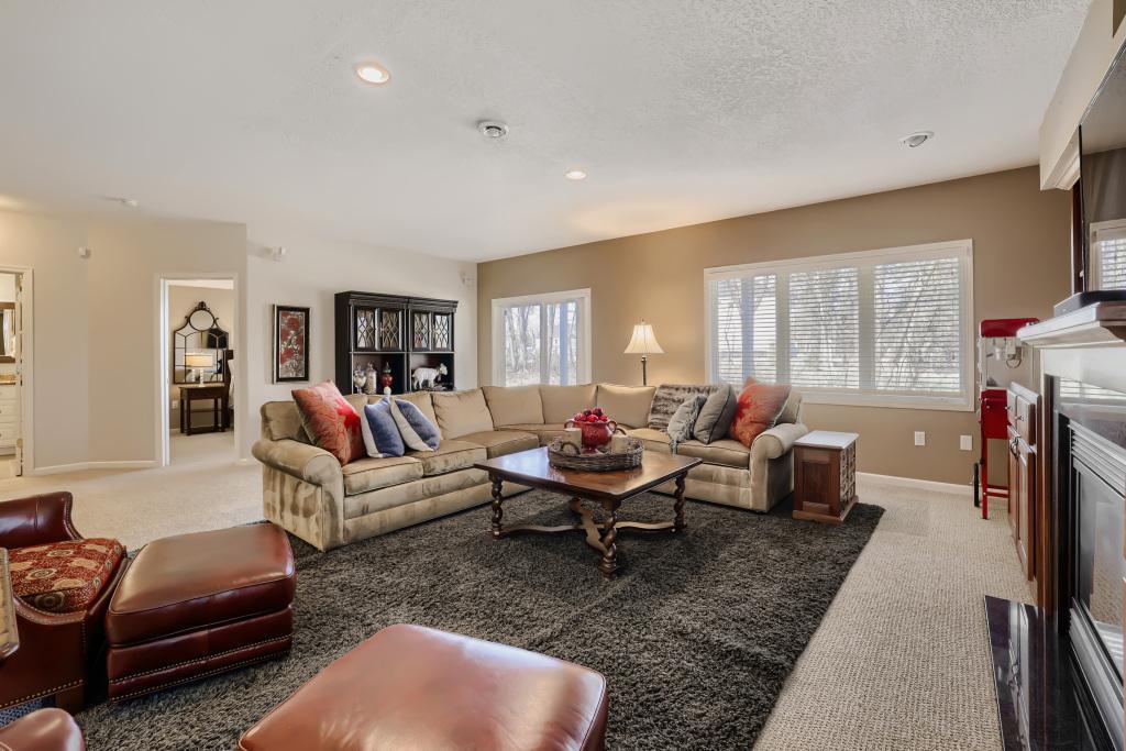 17344 Hanson Ct - MLS Sized - 031 - 31 Family Room.jpg