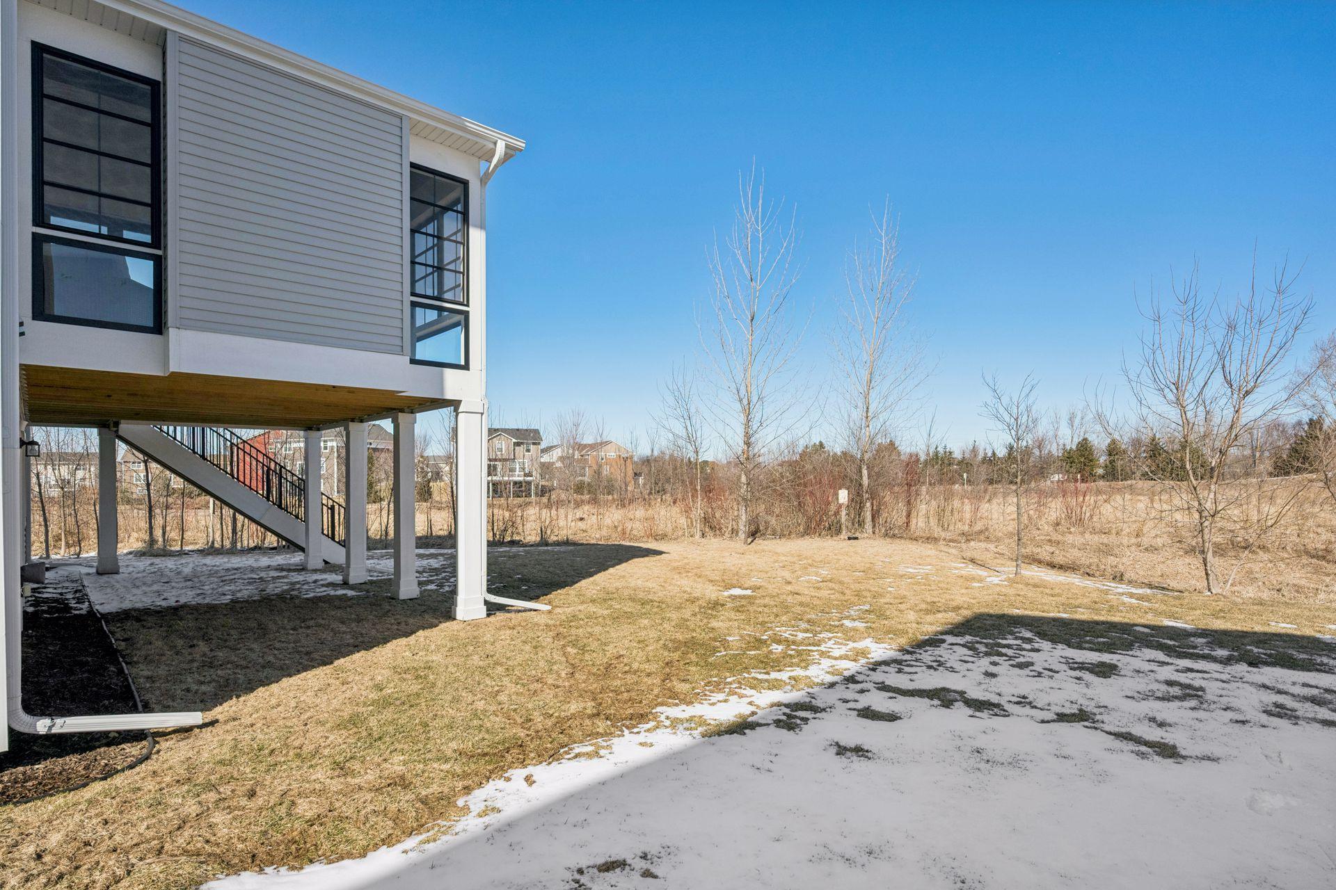 Large Prairie views & flat backyard