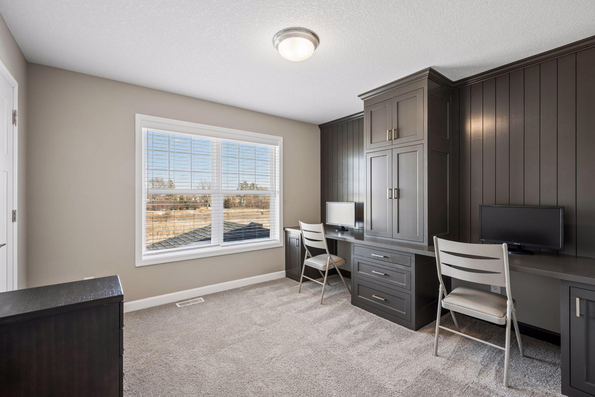 4th bedroom, Custom office built ins