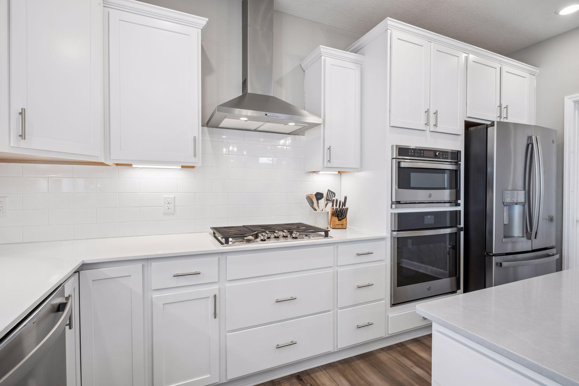 Tons of cabinet space, soft close cabinets