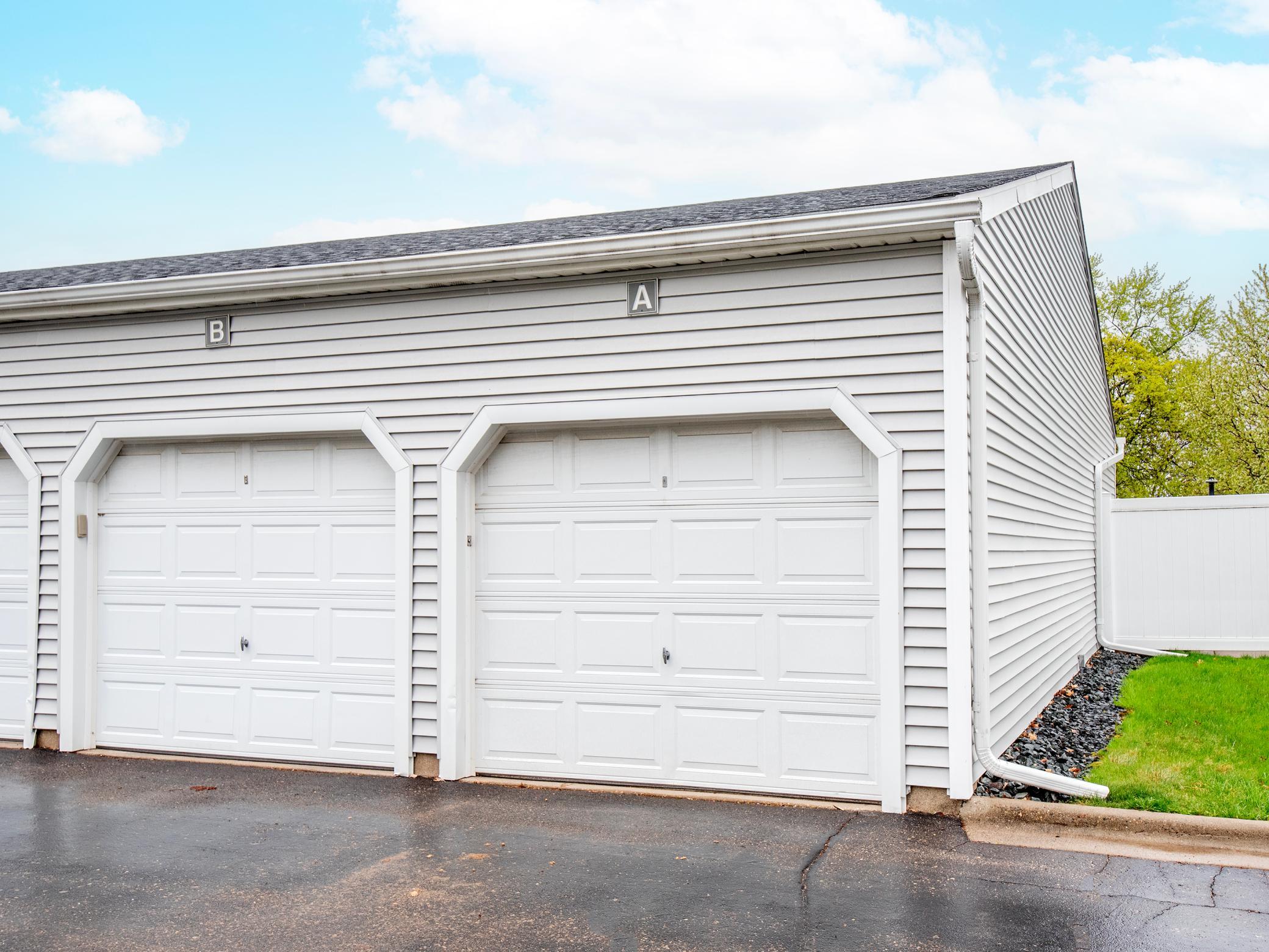 Detached garage