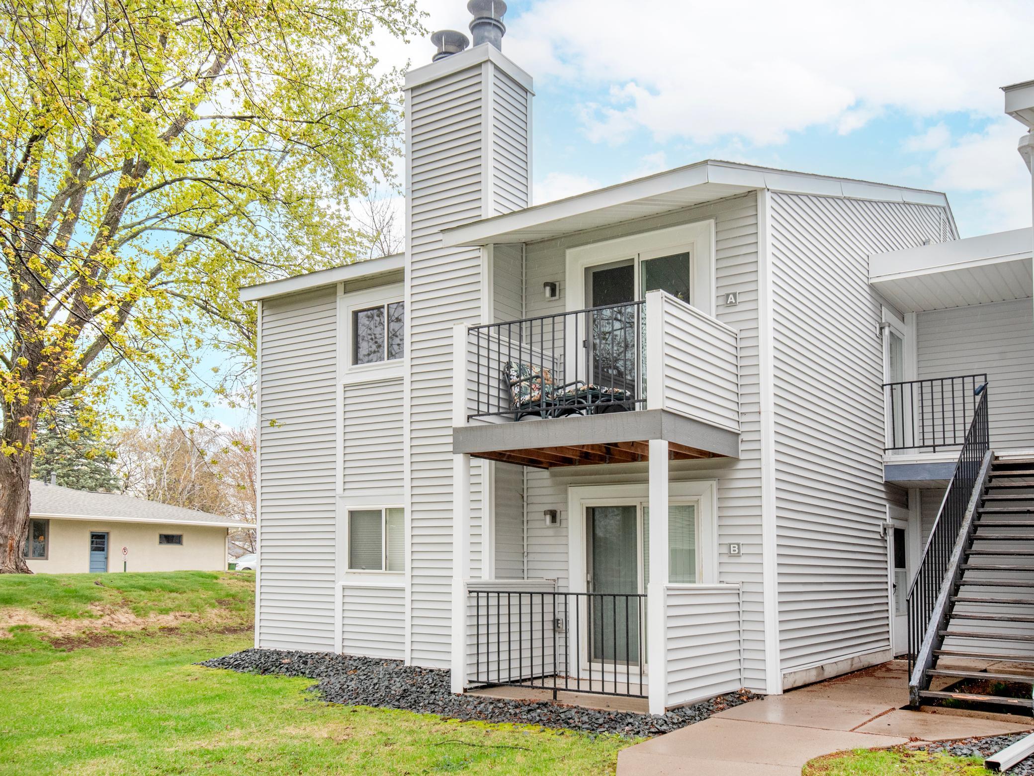 Second floor unit with great outdoor deck