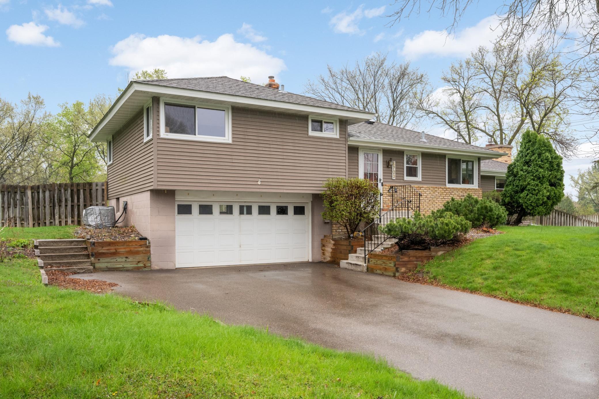 Welcome to 5703 Oakview