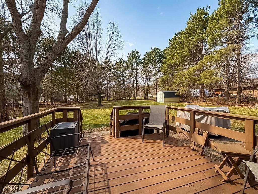 Private and quiet deck