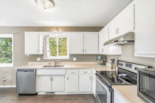 No gally Kitchen here, Open and useful with plenty of countertop space
