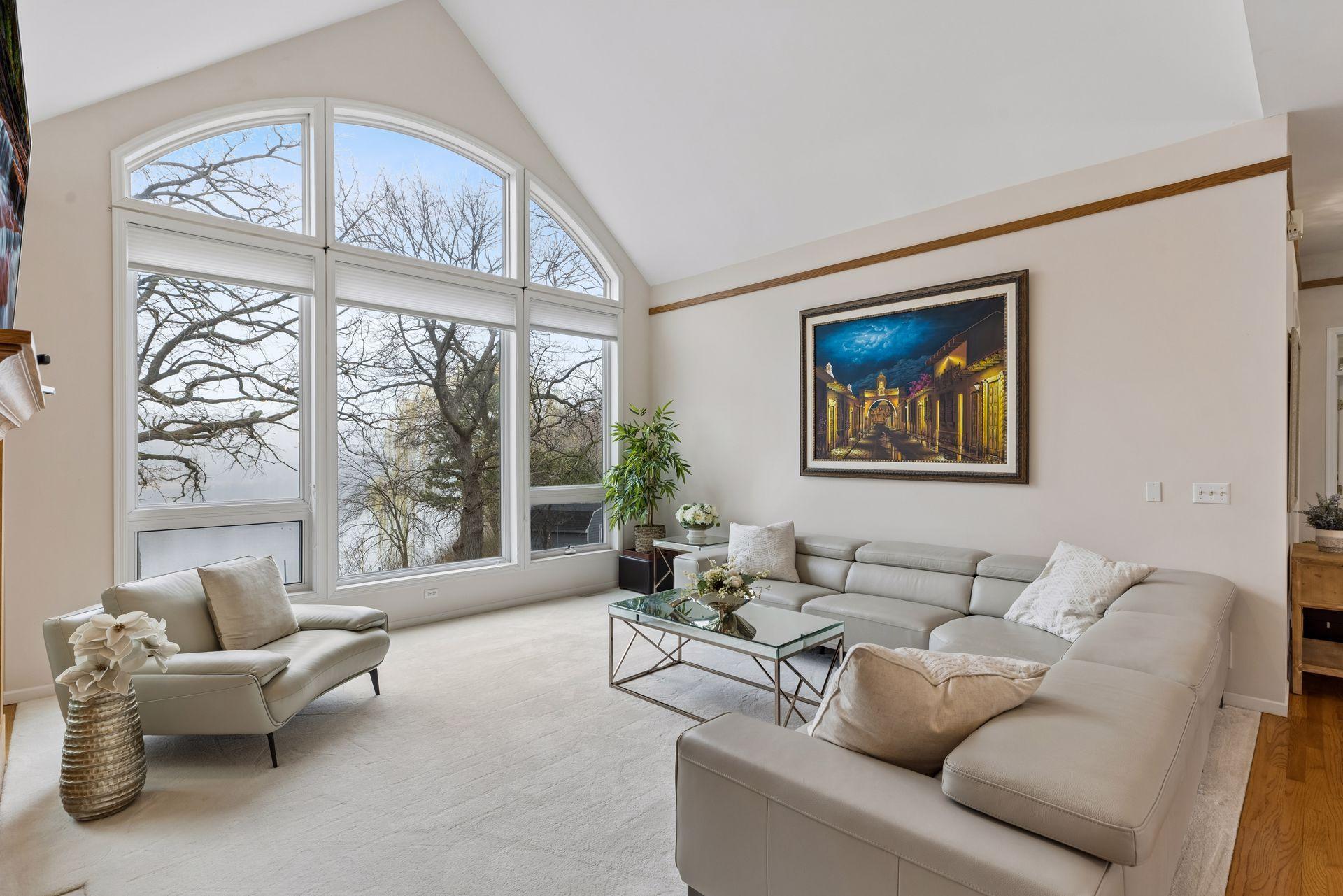 Vaulted ceilings and and 10 ft ceilings both upstais and down,