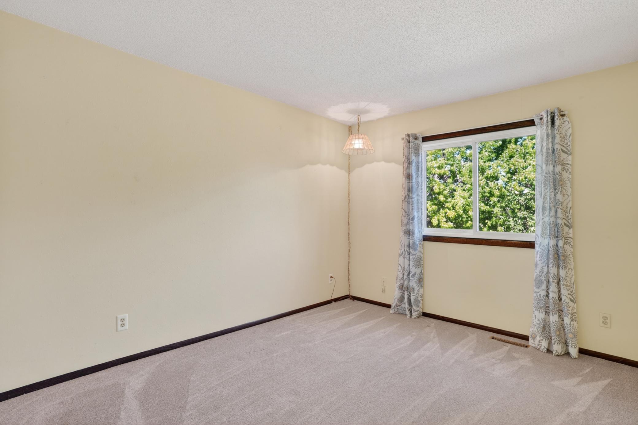 9843 cavell ave s_00011.jpg