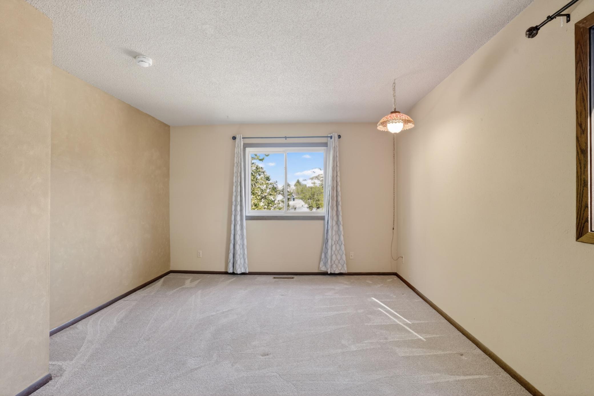 9843 cavell ave s_00010.jpg
