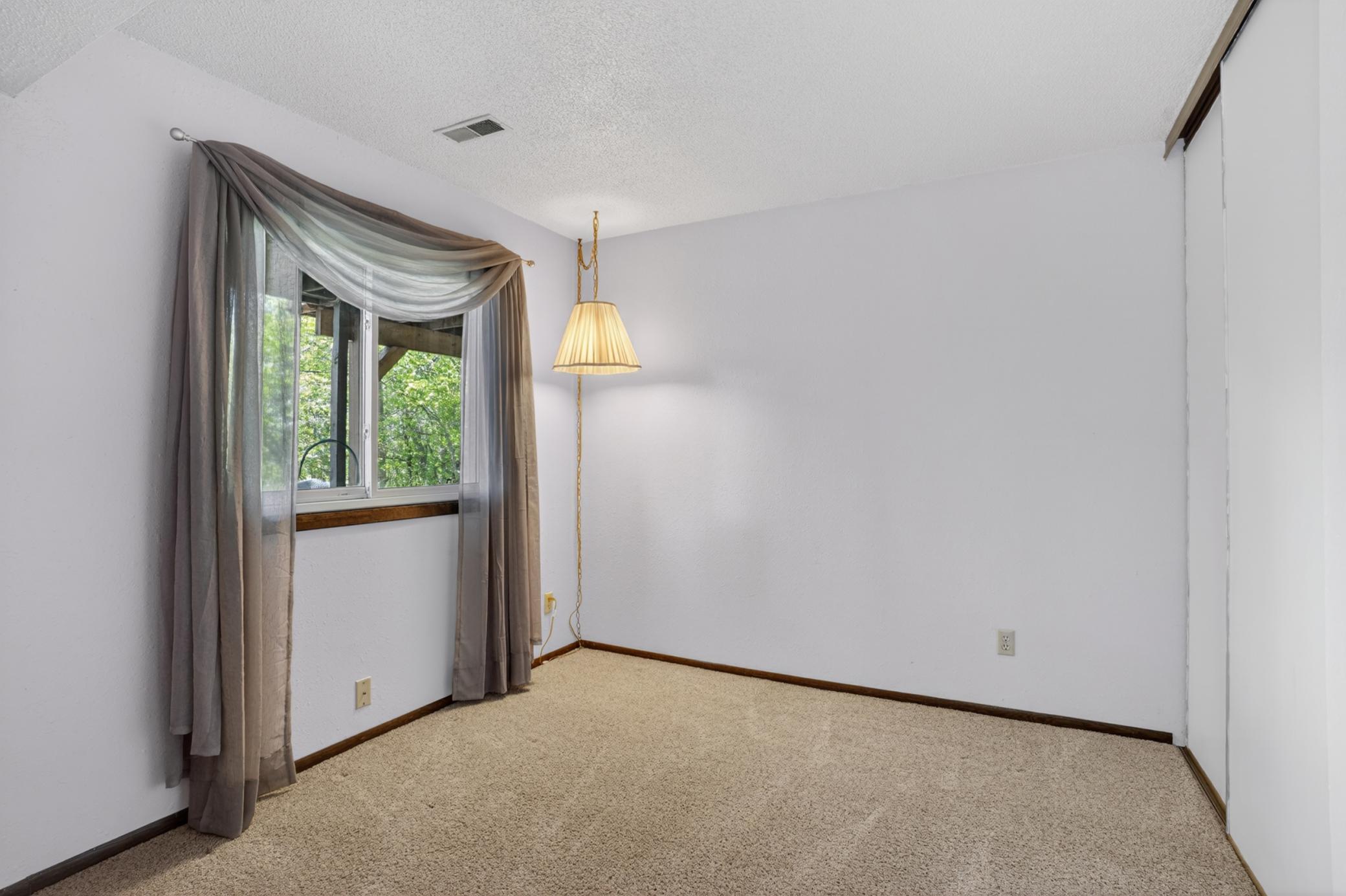 9843 cavell ave s_00017.jpg