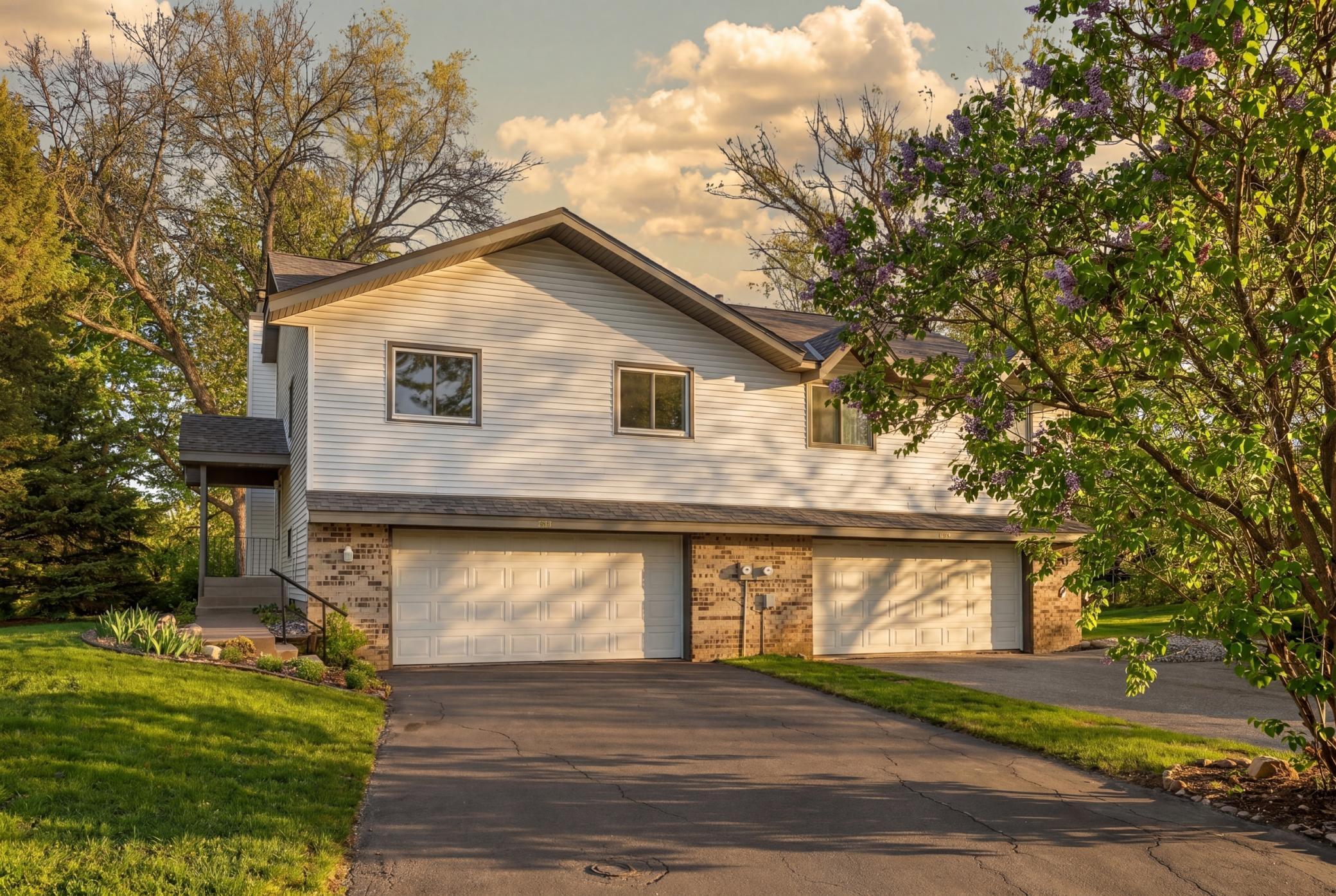 9843 cavell ave s_00000_goldenhoursidelight.jpg