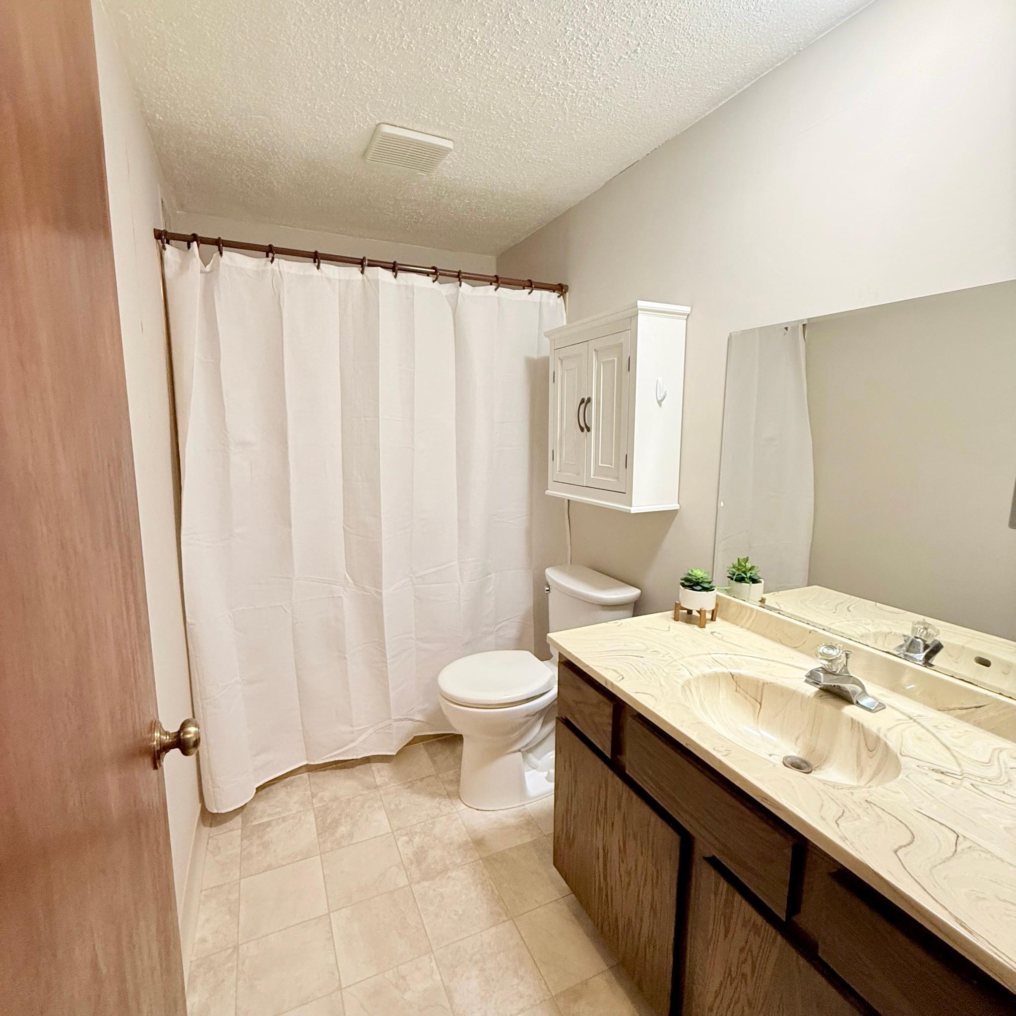 Upper Level Full Bath