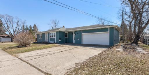 1409 13th Avenue N, Moorhead, MN 56560