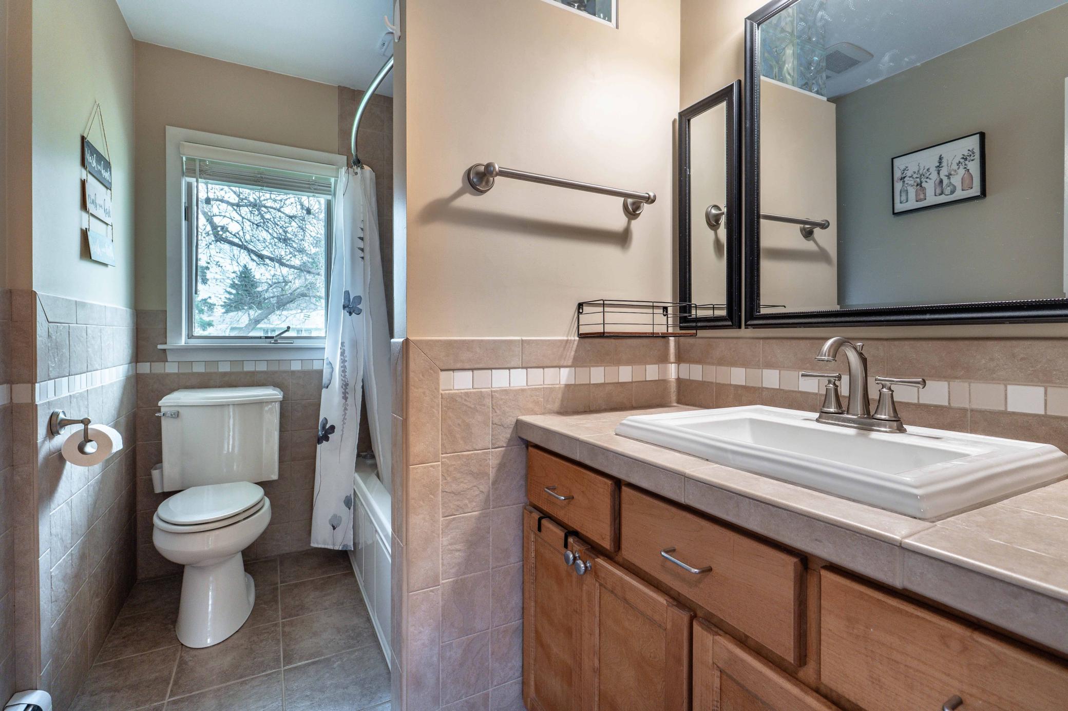 2320 10th St S Fargo-218.jpg