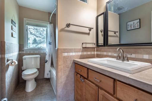 2320 10th Street S, Fargo, ND 58103