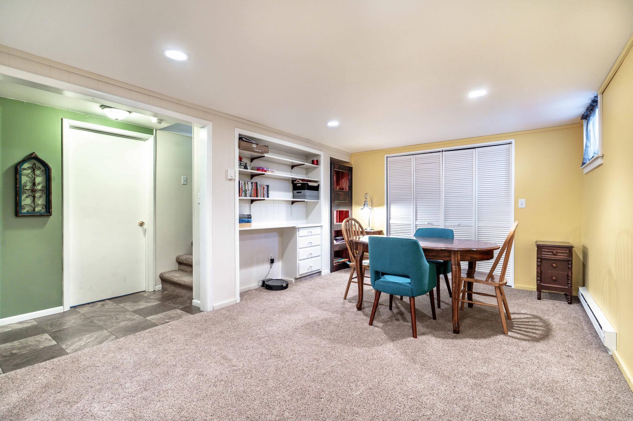 2320 10th St S Fargo-202.jpg
