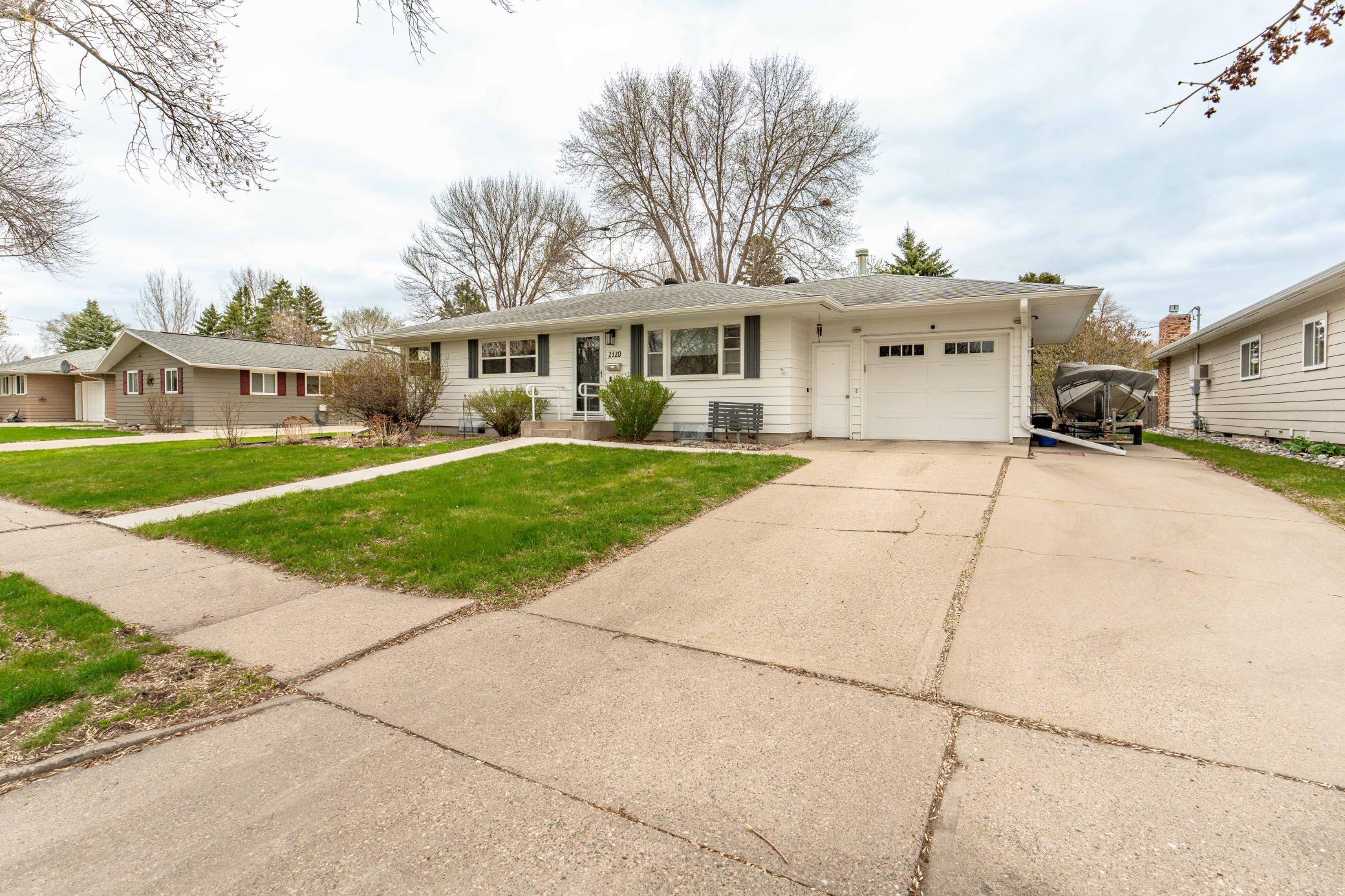 2320 10th St S Fargo-103.jpg