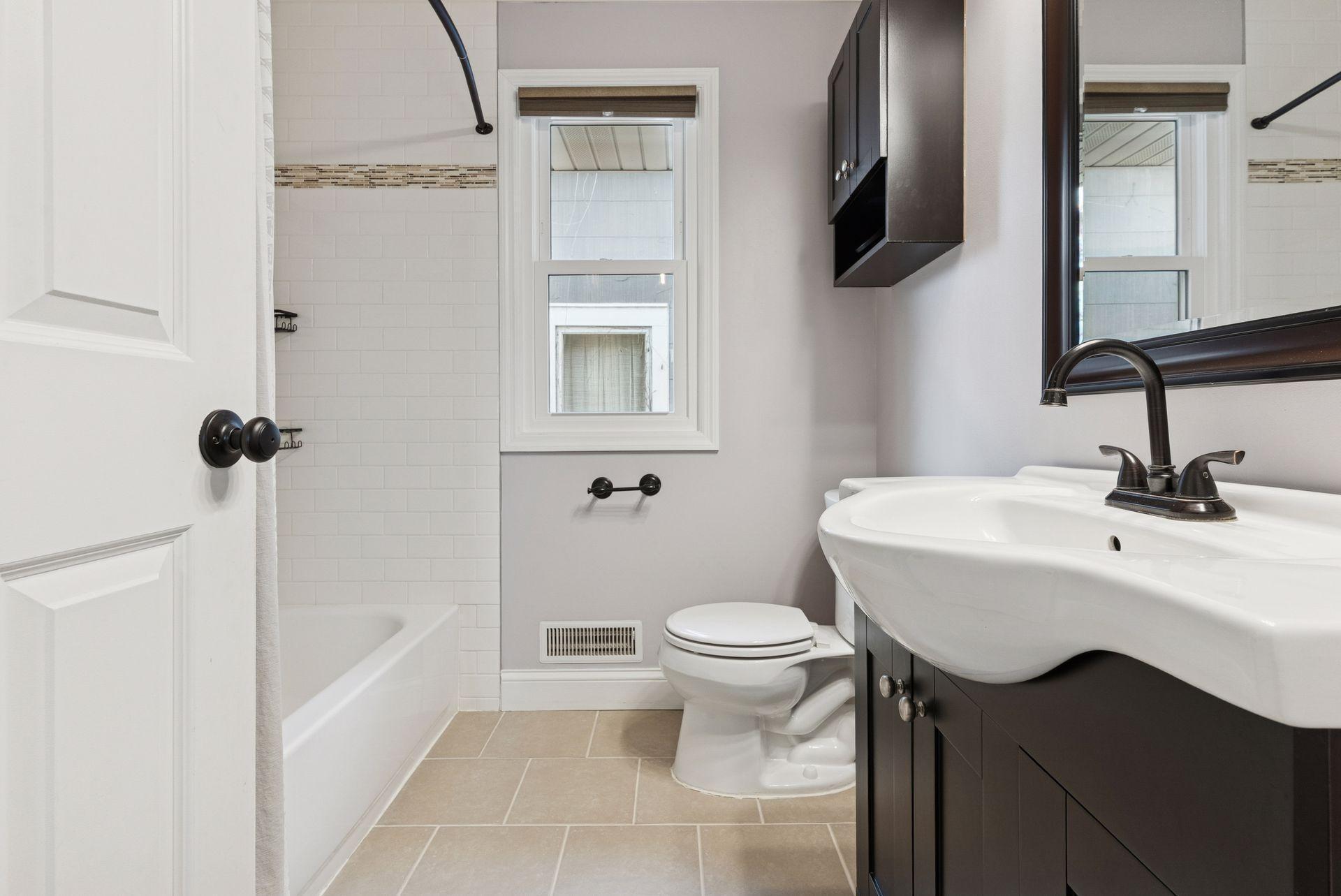 Main floor full bathrooom