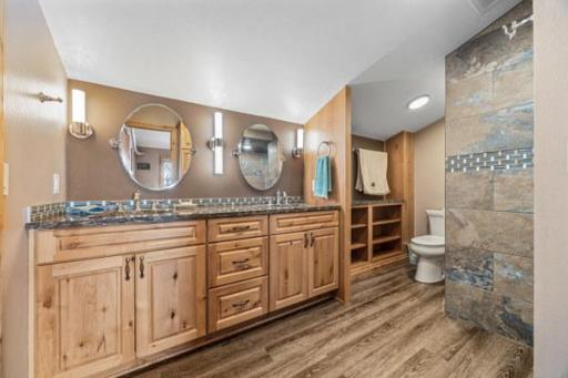 Upper ensuite.jpg