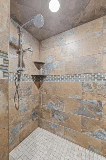 Upper ensuite 2.jpg