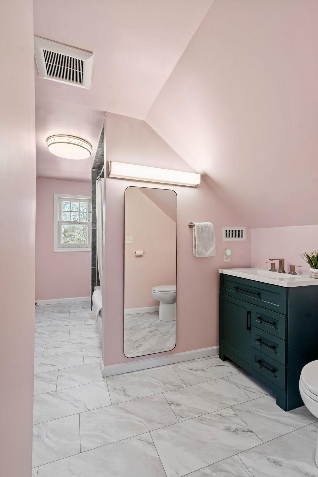 Upper level full bathroom