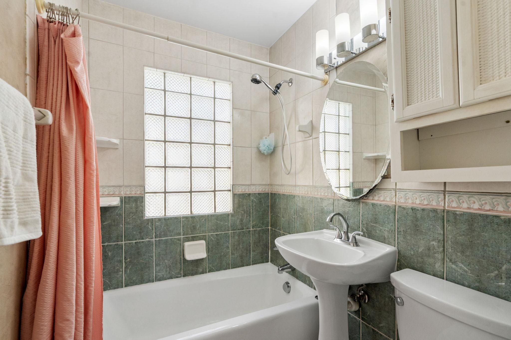 Main level full bath