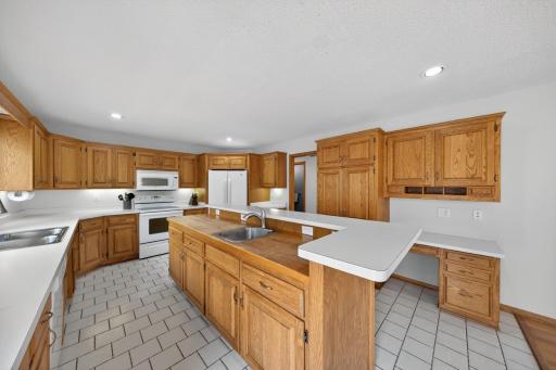 530 Cedar Court NE, Pine Island, MN 55963