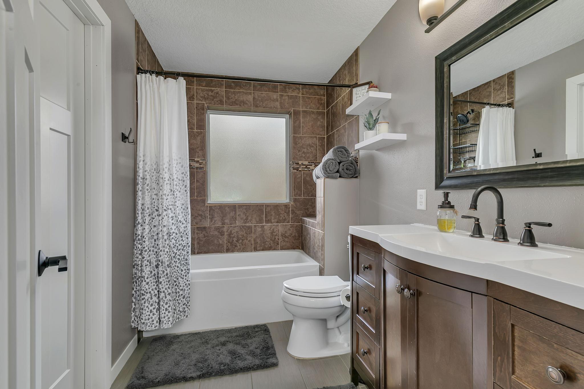 Primary bath with tasteful updates