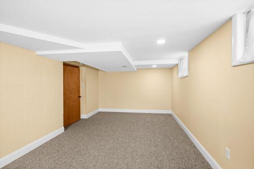 821 N 19th Avenue E, Duluth, MN 55812