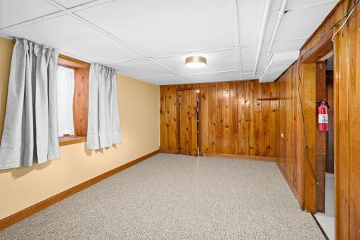 821 N 19th Avenue E, Duluth, MN 55812