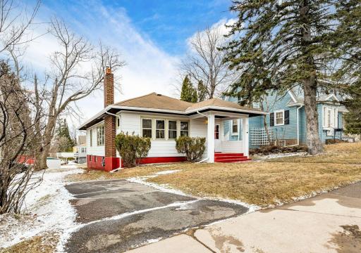 821 N 19th Avenue E, Duluth, MN 55812